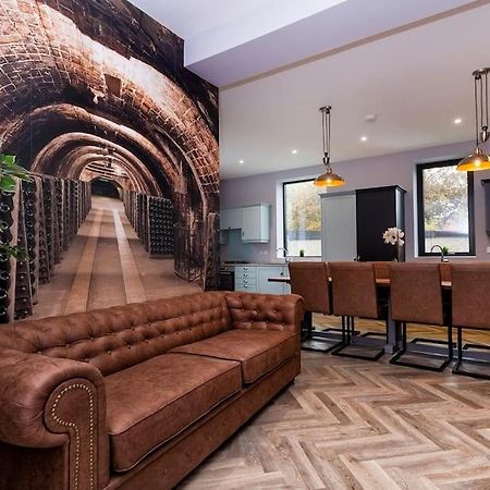 Bootique House - Luxury Group Accommodation In ويكفيلد المظهر الخارجي الصورة