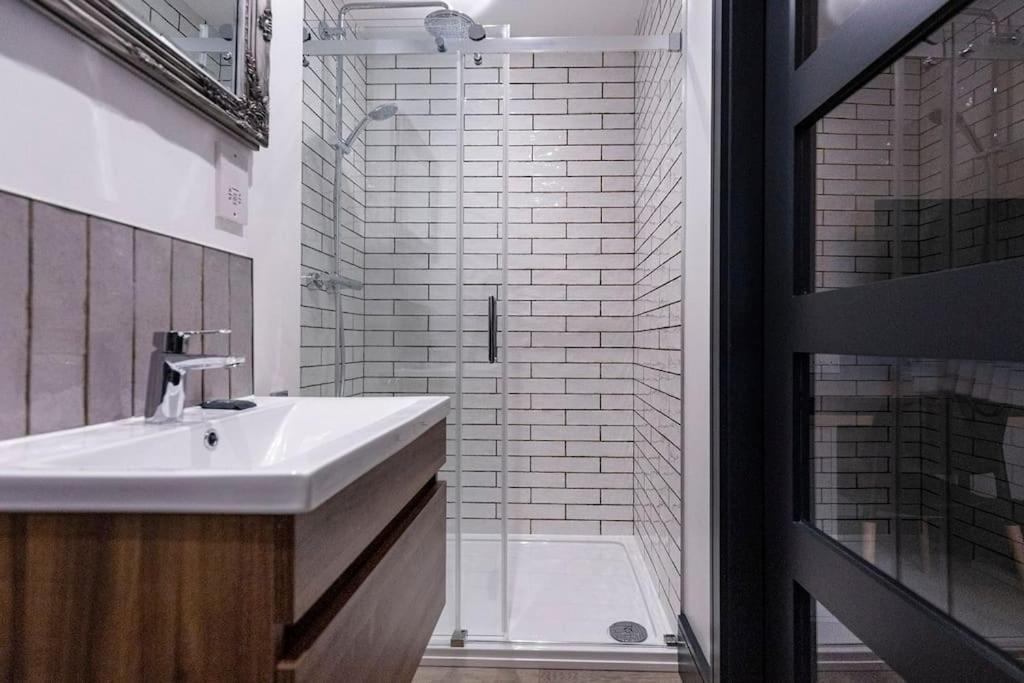 Bootique House - Luxury Group Accommodation In ويكفيلد المظهر الخارجي الصورة