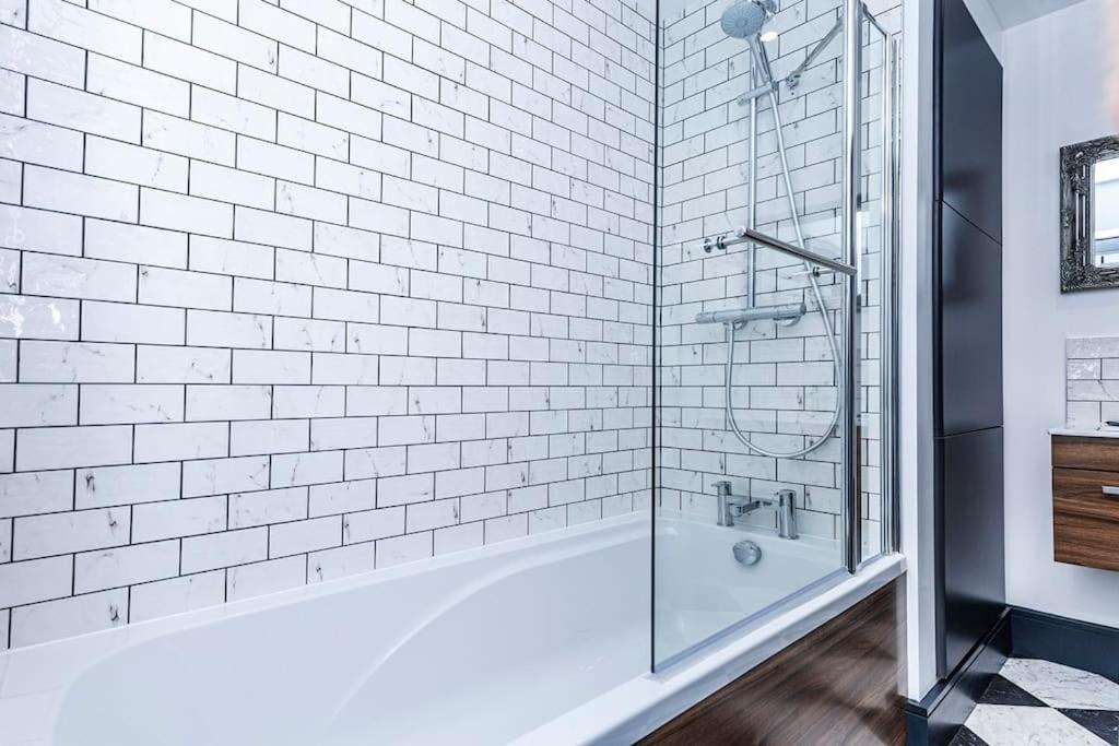 Bootique House - Luxury Group Accommodation In ويكفيلد المظهر الخارجي الصورة