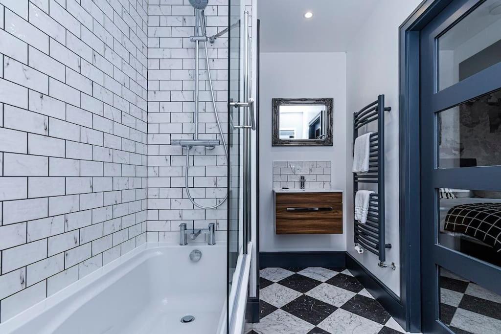 Bootique House - Luxury Group Accommodation In ويكفيلد المظهر الخارجي الصورة
